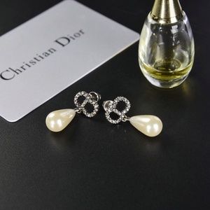Pearl ear-rings